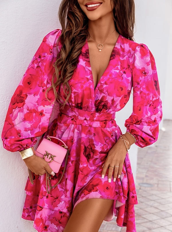 Różowa sukienka Pakuten z dekoltem w kształcie litery v kopertowa w stylu casual