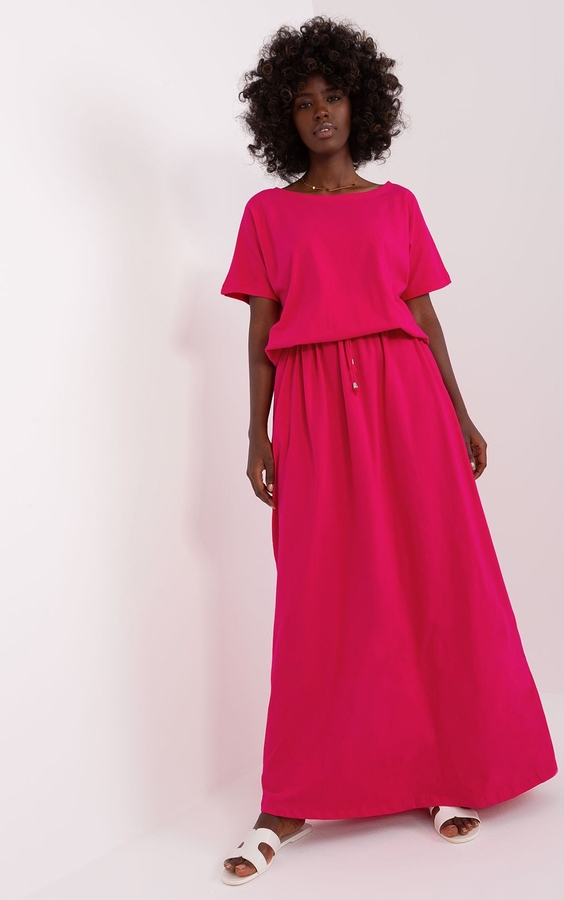 Różowa sukienka Relevance z krótkim rękawem z okrągłym dekoltem