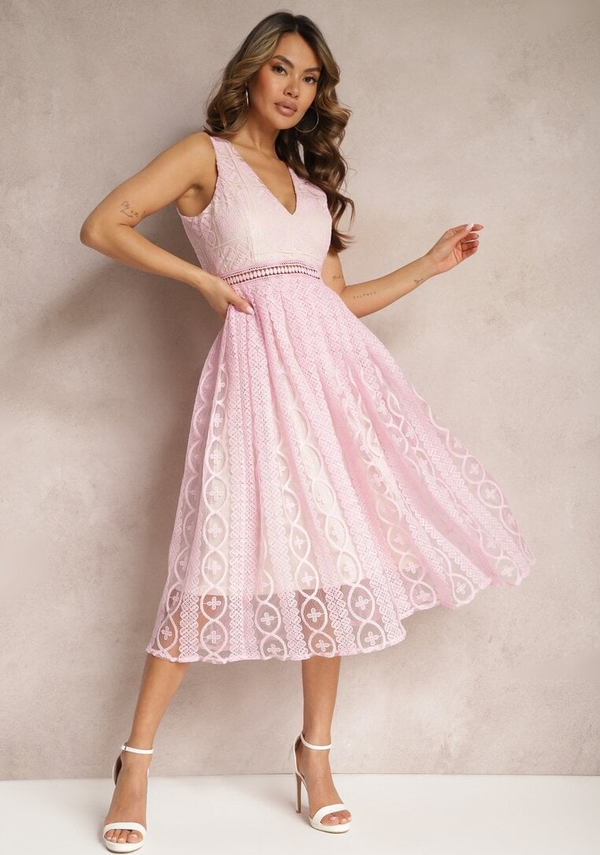 Różowa sukienka Renee midi z dekoltem w kształcie litery v na ramiączkach