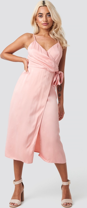 Różowa sukienka Trendyol midi