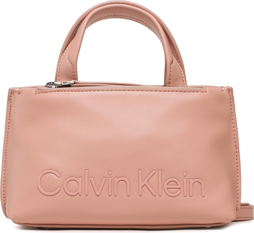 Różowa torebka Calvin Klein matowa do ręki
