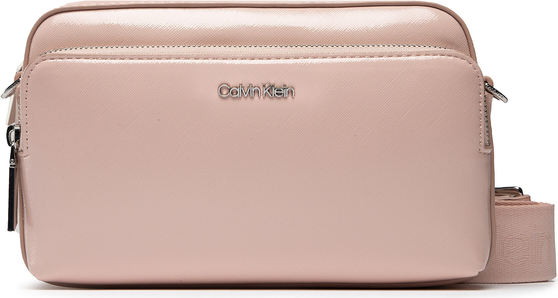 Różowa torebka Calvin Klein matowa średnia w młodzieżowym stylu