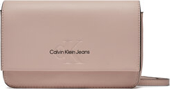 Różowa torebka Calvin Klein w młodzieżowym stylu na ramię