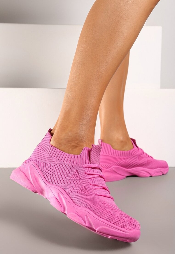 Różowe buty sportowe born2be sznurowane z płaską podeszwą w sportowym stylu