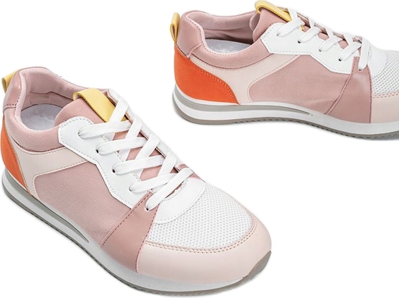 Różowe buty sportowe Inna marka z ukrytym koturnem w sportowym stylu