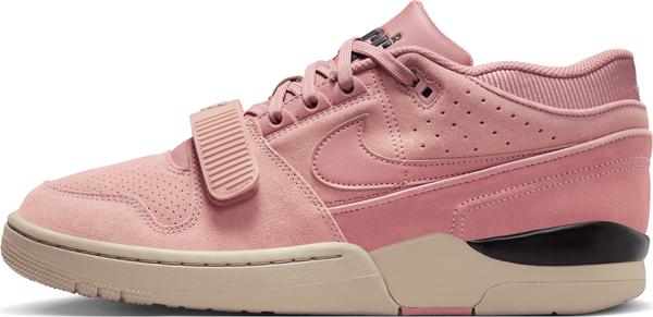 Różowe buty sportowe Nike w sportowym stylu z zamszu