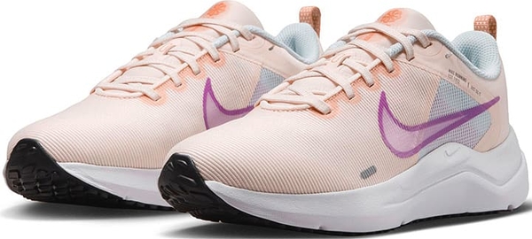 Różowe buty sportowe Nike z płaską podeszwą z tkaniny