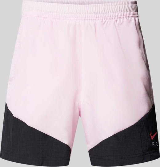 Różowe spodenki Nike w sportowym stylu z dresówki