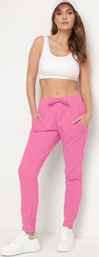 Różowe spodnie born2be w sportowym stylu z dresówki