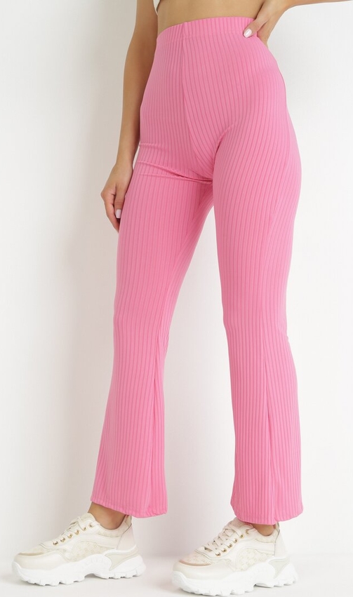 Różowe spodnie born2be z tkaniny