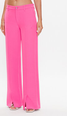 Różowe spodnie Chiara Ferragni w stylu casual