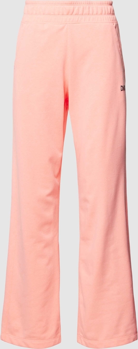 Różowe spodnie DKNY w stylu retro