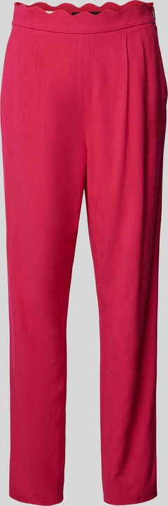 Różowe spodnie Marc Cain w street stylu