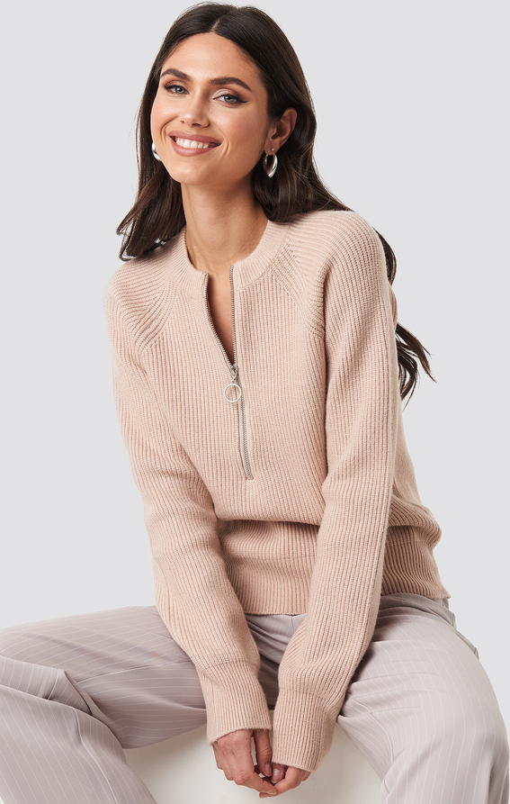 Różowy sweter NA-KD