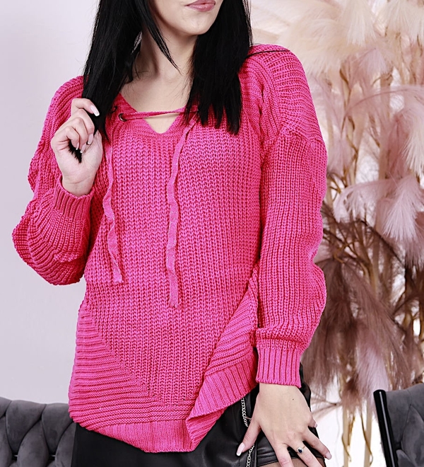 Różowy sweter Pantofelek24.pl w sportowym stylu