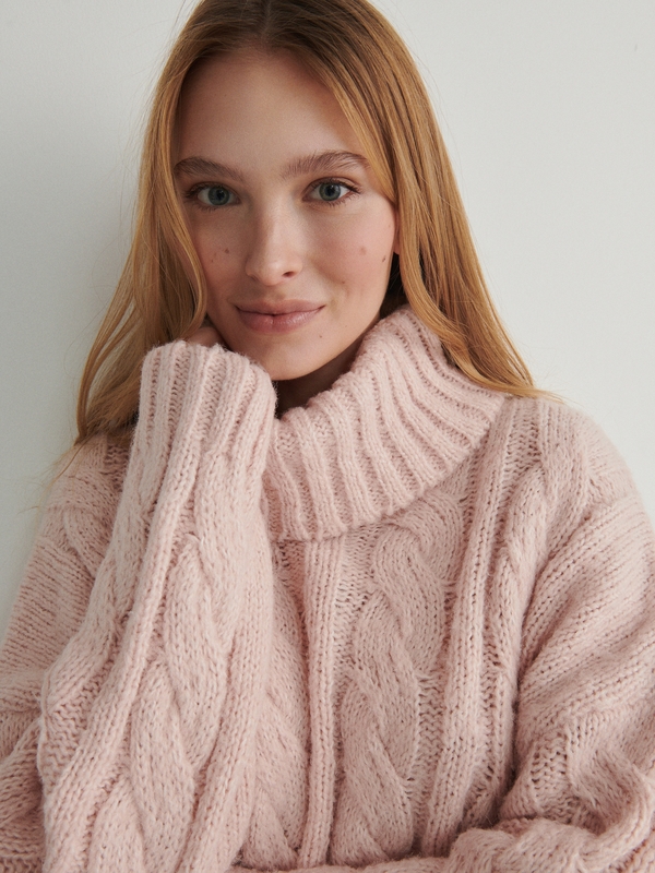 Różowy sweter Reserved