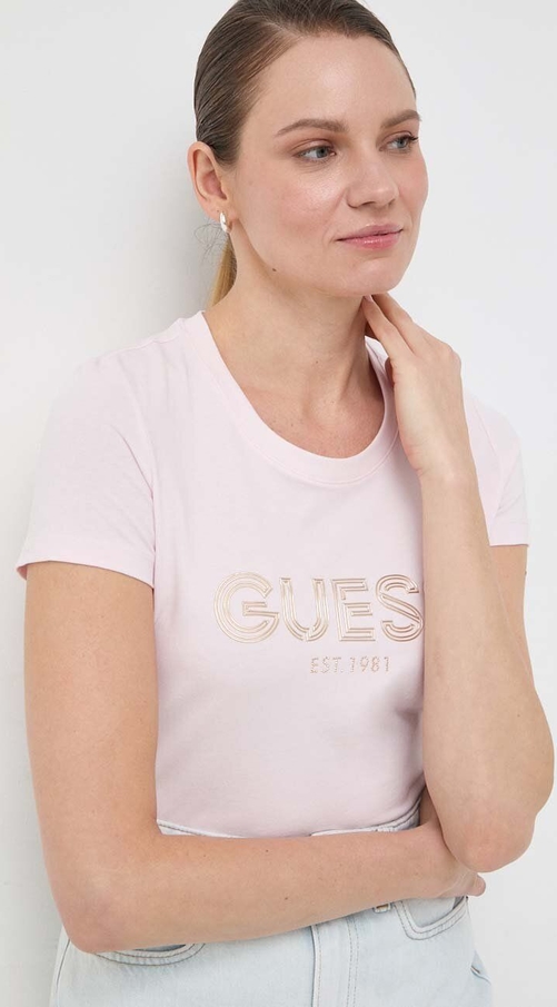 Różowy t-shirt Guess z bawełny z okrągłym dekoltem w młodzieżowym stylu