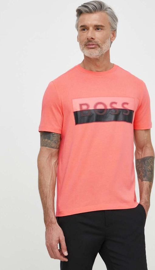Różowy t-shirt Hugo Boss w młodzieżowym stylu z krótkim rękawem
