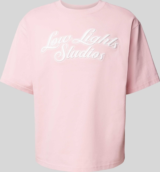 Różowy t-shirt Low Lights Studios z krótkim rękawem w młodzieżowym stylu z bawełny