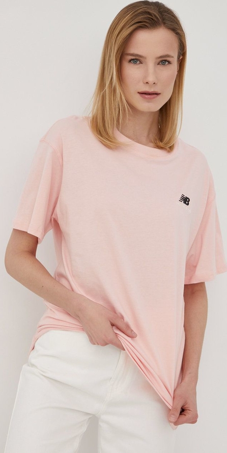 Różowy t-shirt New Balance z bawełny w sportowym stylu