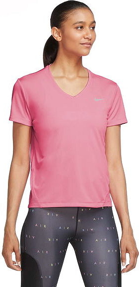 Różowy t-shirt Nike z krótkim rękawem w sportowym stylu