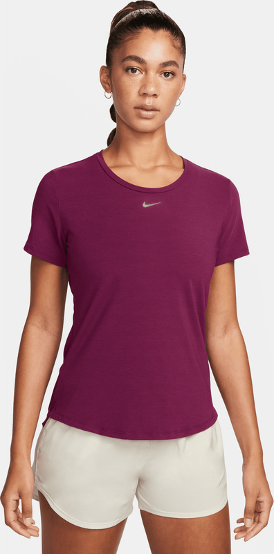 Różowy t-shirt Nike z krótkim rękawem w sportowym stylu