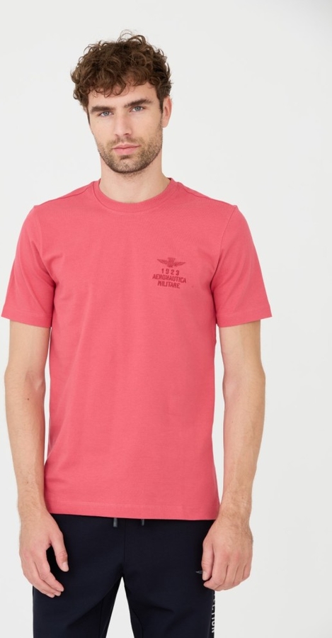 Różowy t-shirt outfit.pl w stylu casual