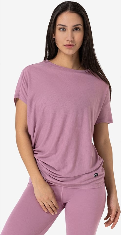 Różowy t-shirt super.natural w sportowym stylu