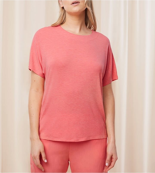 Różowy t-shirt TRIUMPH w stylu casual