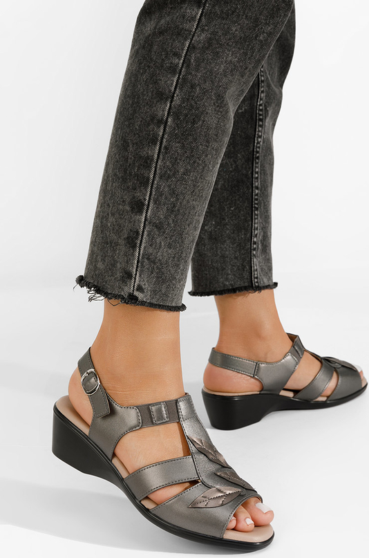 Sandały Zapatos na koturnie z klamrami w stylu casual