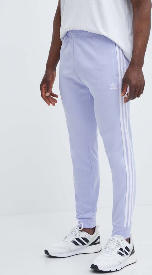 Spodnie Adidas Originals w sportowym stylu