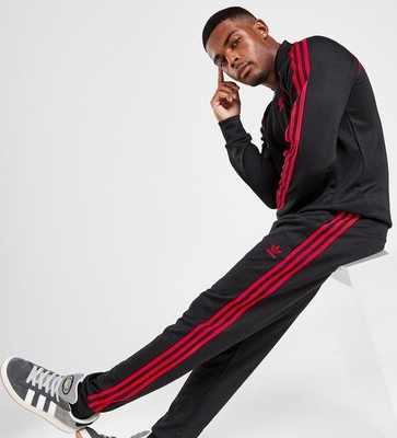 Spodnie Adidas w street stylu