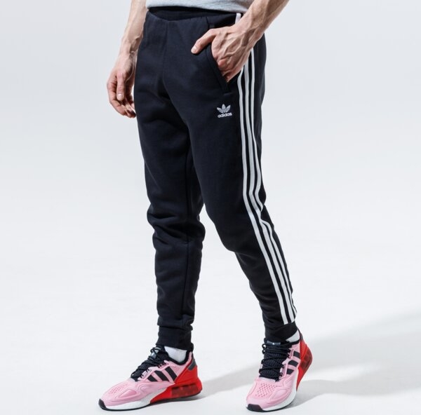 Spodnie Adidas w street stylu