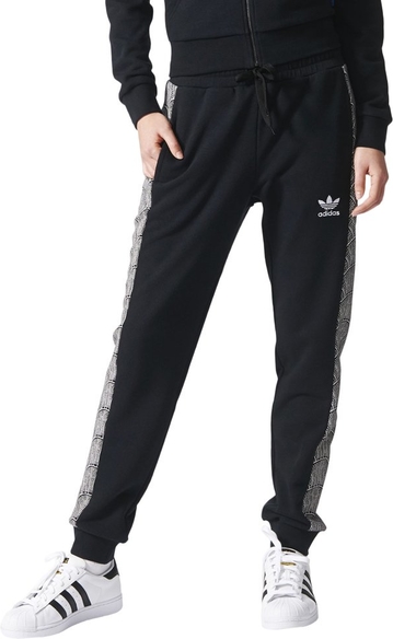Spodnie sportowe Adidas w młodzieżowym stylu