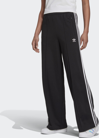 Spodnie sportowe Adidas w sportowym stylu z dresówki