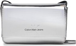 Srebrna torebka Calvin Klein matowa na ramię