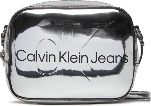Srebrna torebka Calvin Klein z nadrukiem średnia w młodzieżowym stylu