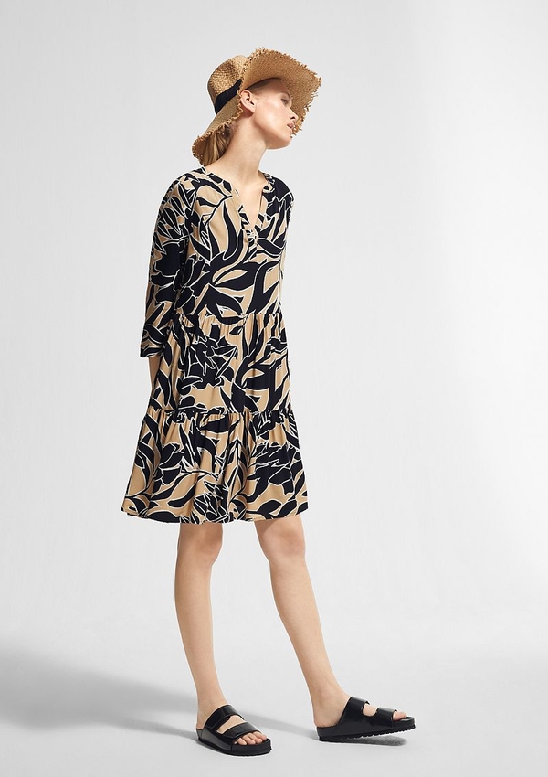 Sukienka comma, z długim rękawem z dekoltem w kształcie litery v w stylu casual