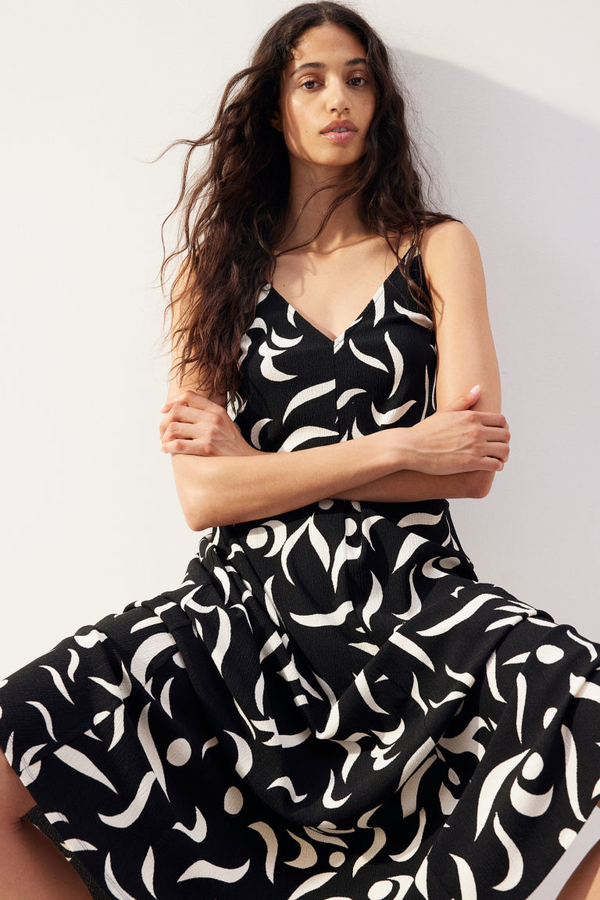 Sukienka H & M maxi z dekoltem w kształcie litery v w stylu casual