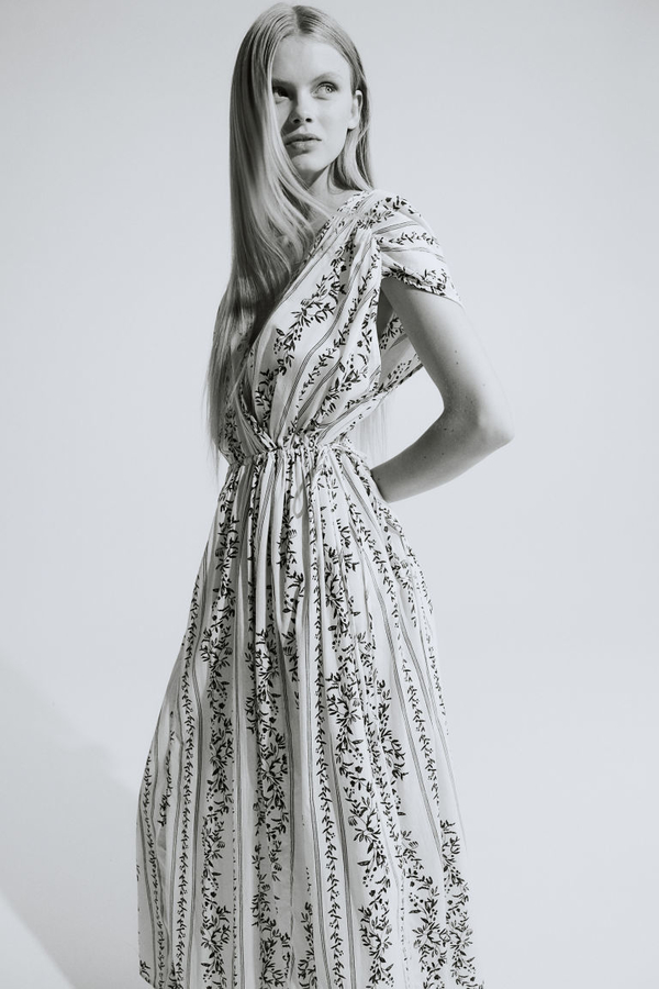 Sukienka H & M maxi z dekoltem w kształcie litery v z długim rękawem