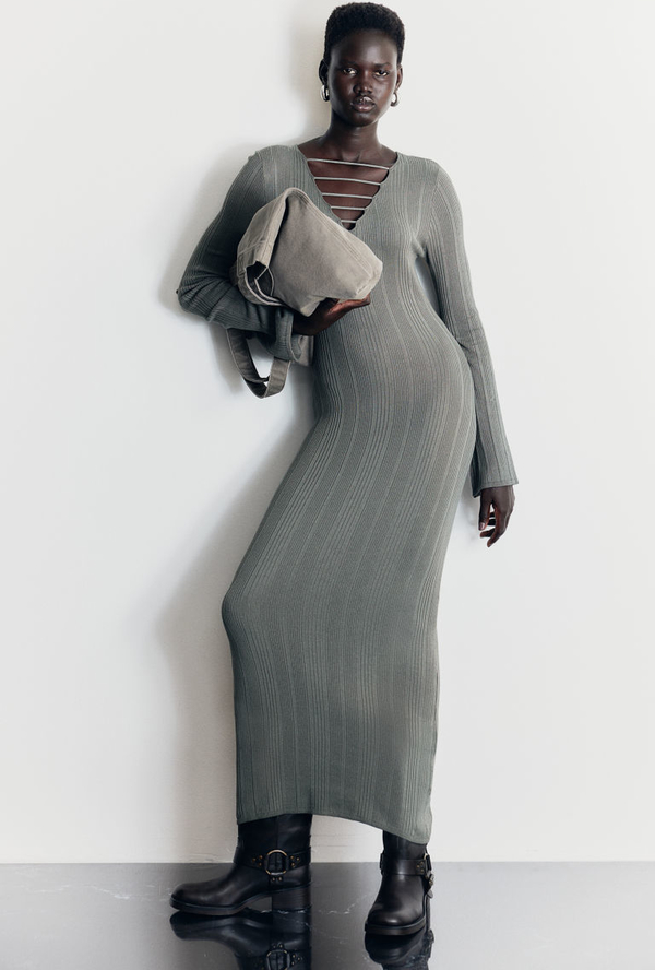 Sukienka H & M prosta z dekoltem w kształcie litery v maxi