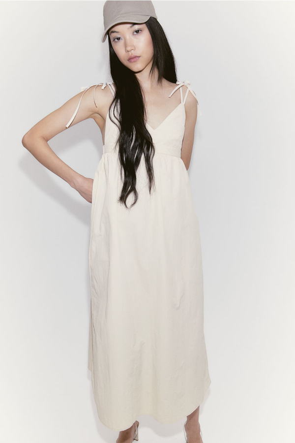 Sukienka H & M z dekoltem w kształcie litery v bez rękawów
