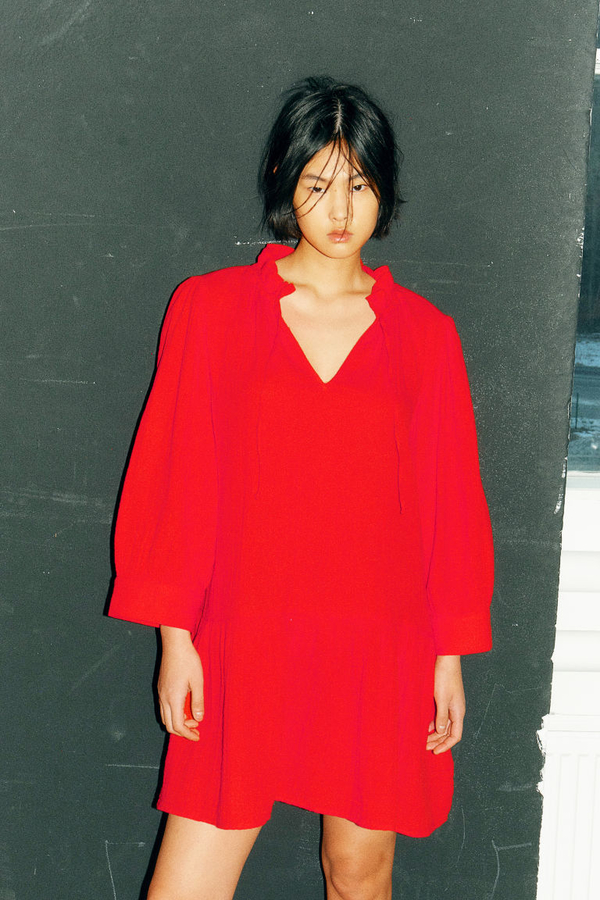 Sukienka H & M z długim rękawem oversize z dekoltem w kształcie litery v