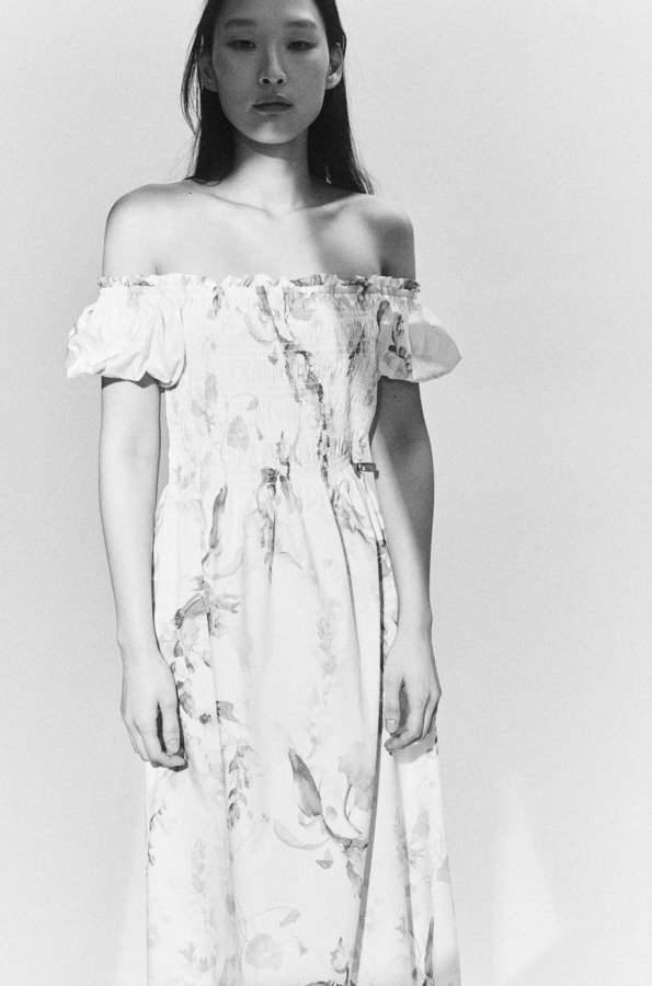 Sukienka H & M z krótkim rękawem z odkrytymi ramionami z bawełny
