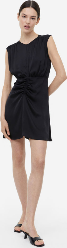Sukienka H & M z okrągłym dekoltem mini z satyny