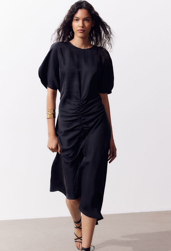 Sukienka H & M z okrągłym dekoltem z krótkim rękawem