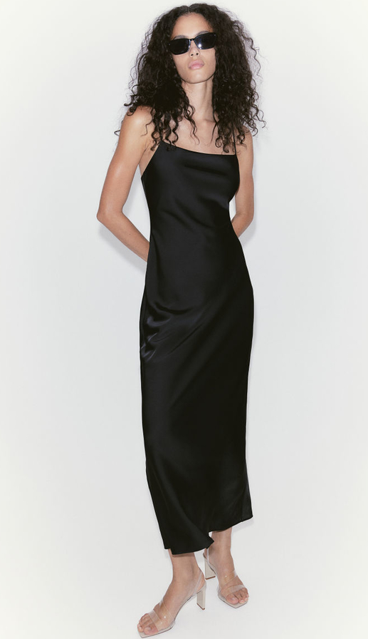 Sukienka H & M z satyny z dekoltem w kształcie litery v z odkrytymi ramionami