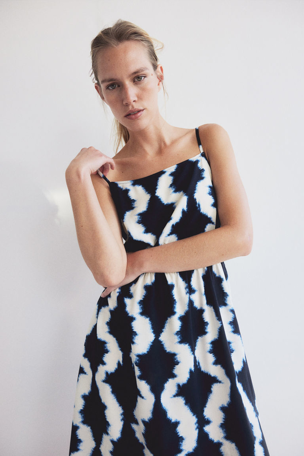 Sukienka H & M z tkaniny z okrągłym dekoltem mini
