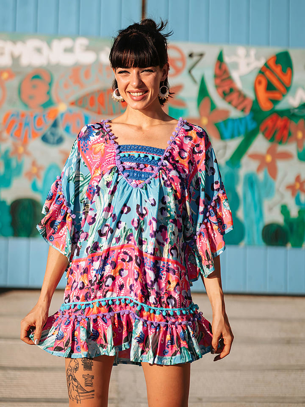 Sukienka Isla Bonita By Sigris prosta z dekoltem w karo z długim rękawem