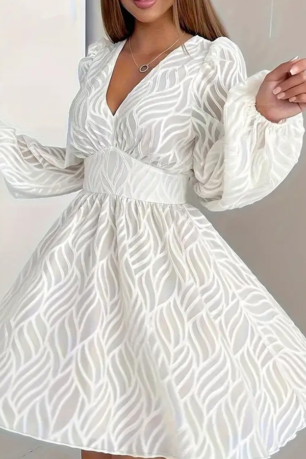 Sukienka IVET mini z dekoltem w kształcie litery v w stylu casual